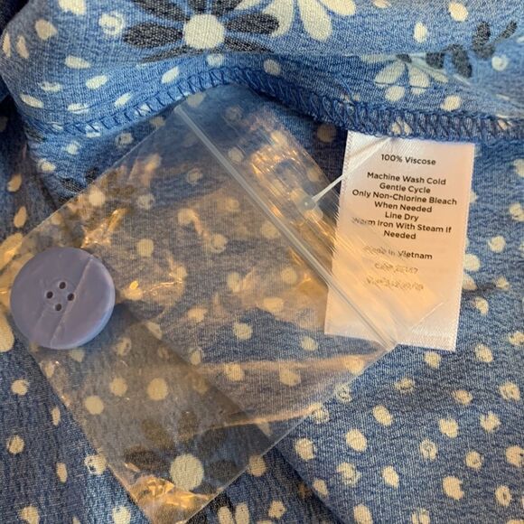 Talbots blue daisy print side button skirt with pockets. Size 8 P NWT - Picture 8 of 8